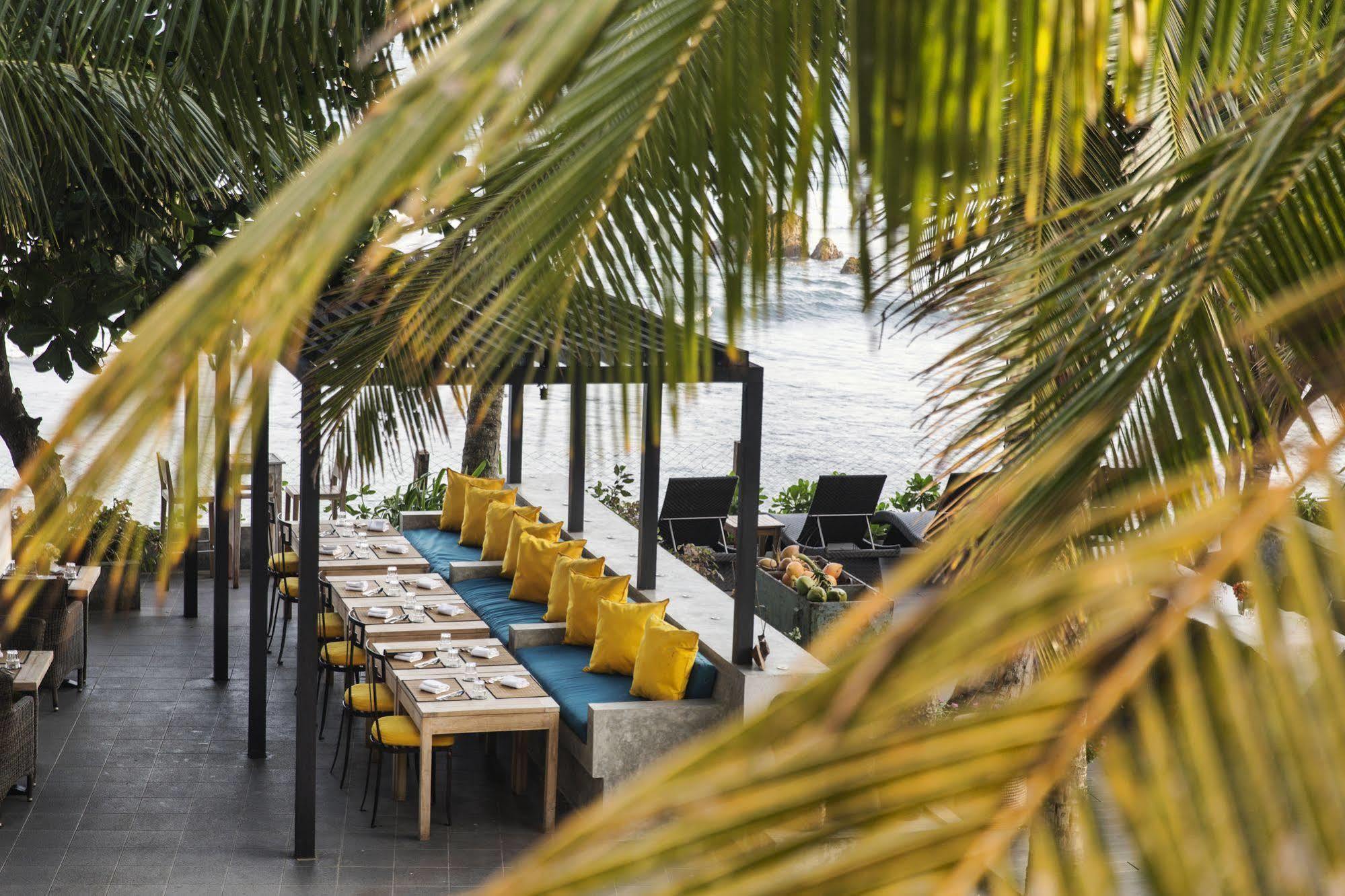Owl And The Pussycat Hotel & Restaurant Унаватуна Екстериор снимка